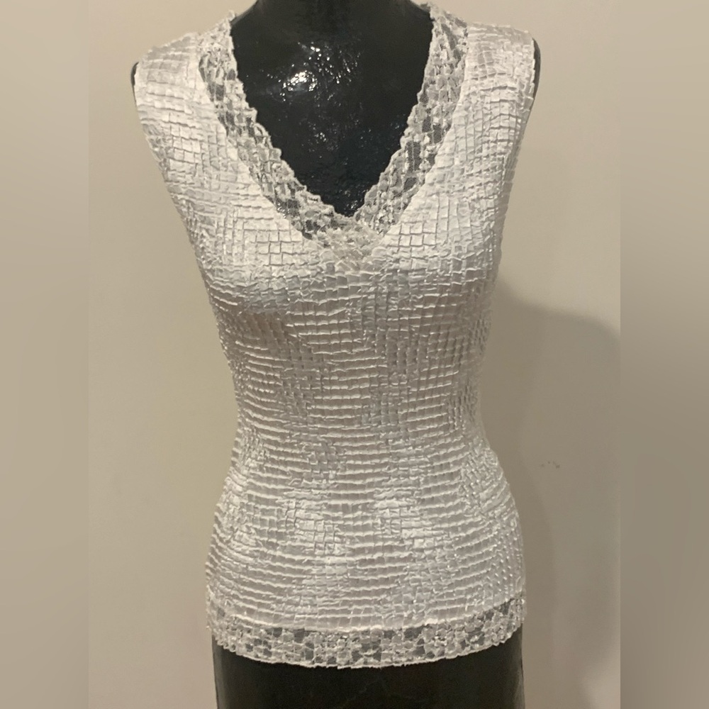 NICOLA White Textured Tank Top with stretch trimmed in fine lace. Sz small